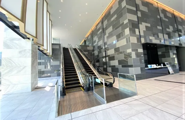イーストタワー